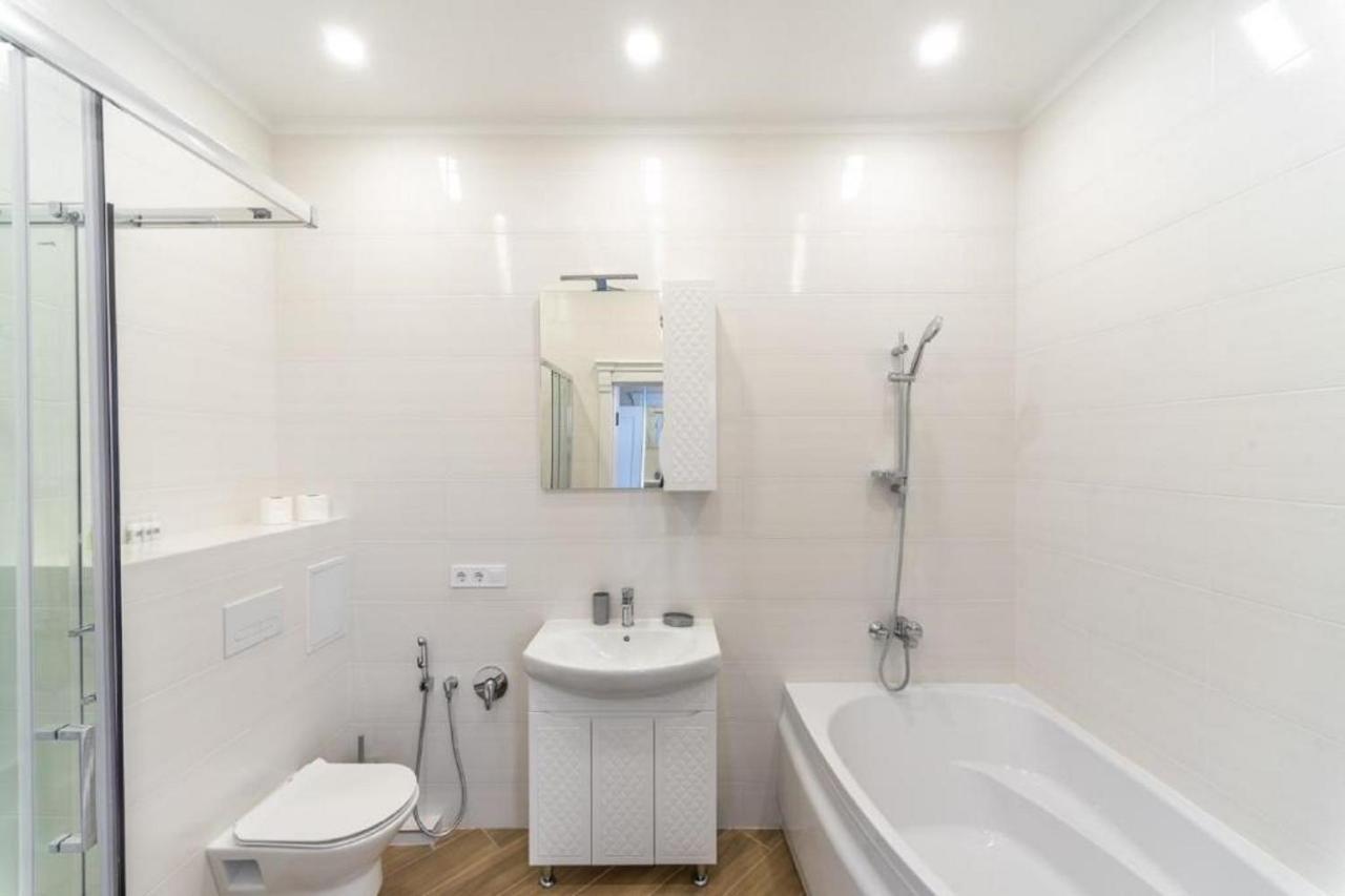 Apart Hotel Greenwood Near Sea Одеса Екстер'єр фото