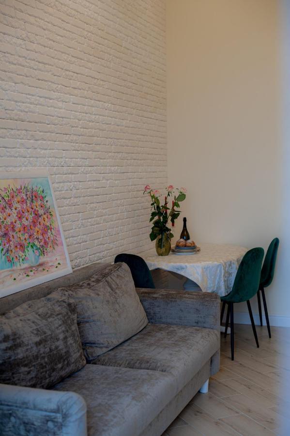 Apart Hotel Greenwood Near Sea Одеса Екстер'єр фото