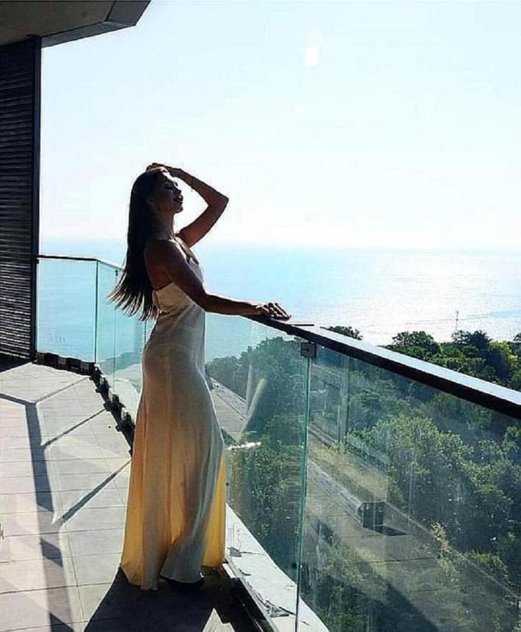 Apart Hotel Greenwood Near Sea Одеса Екстер'єр фото