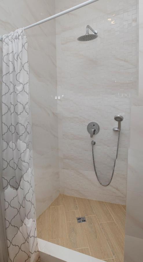 Apart Hotel Greenwood Near Sea Одеса Екстер'єр фото
