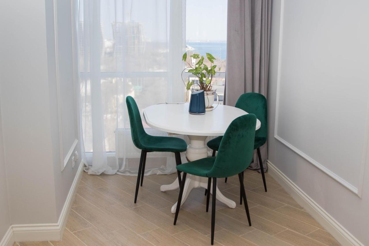 Apart Hotel Greenwood Near Sea Одеса Екстер'єр фото