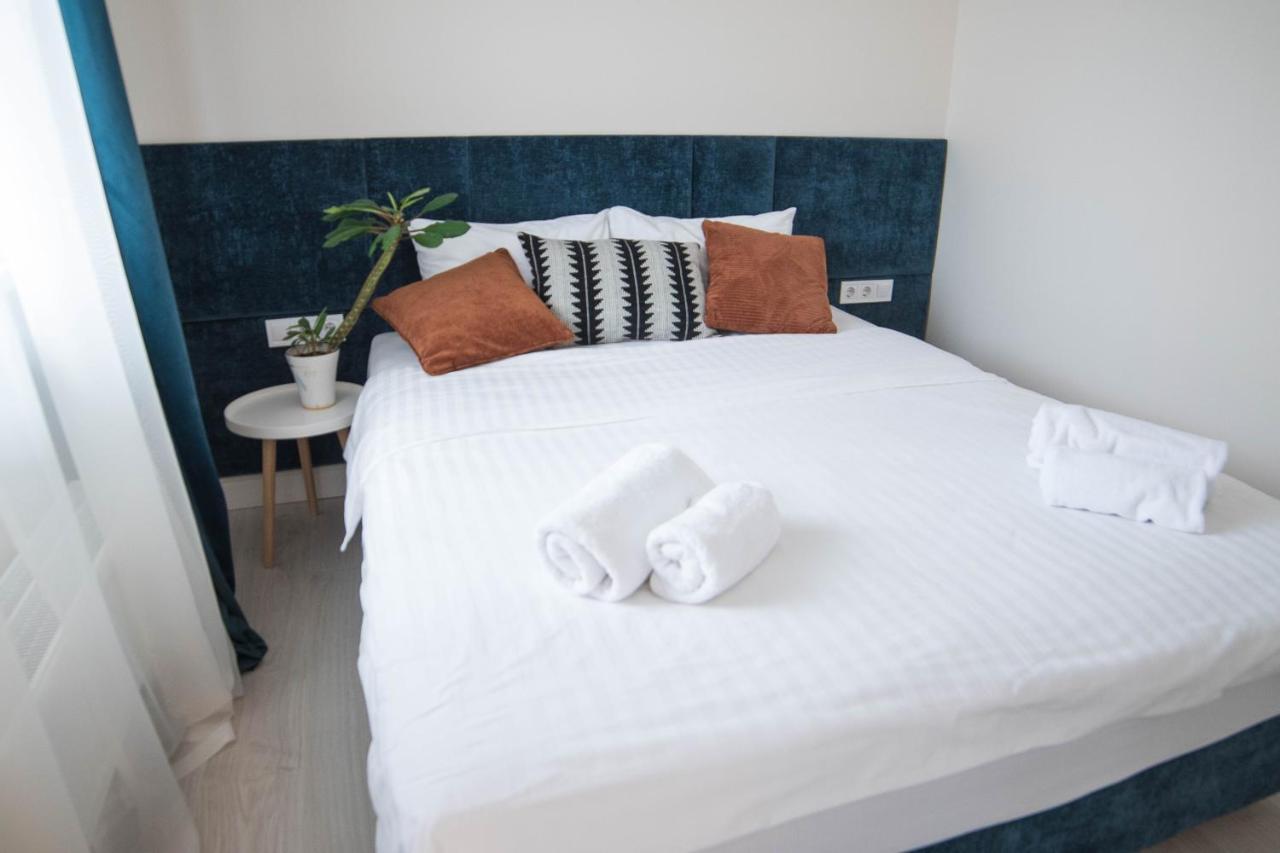 Apart Hotel Greenwood Near Sea Одеса Екстер'єр фото