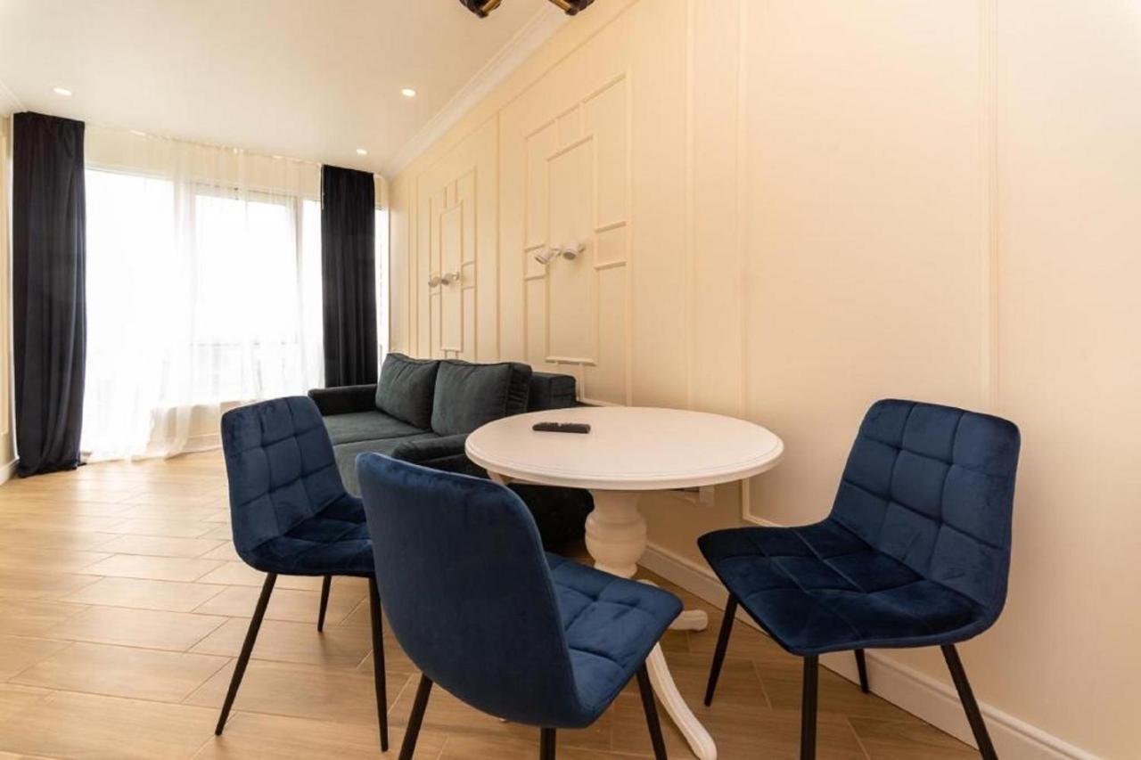Apart Hotel Greenwood Near Sea Одеса Екстер'єр фото